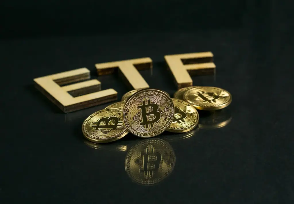 Bitcoin and Ether ETFs Draw $826 Million as BlackRock…