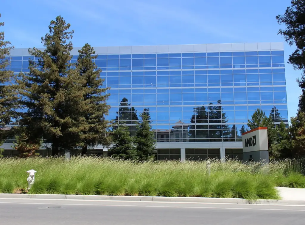 AMD Stock Price Prediction: $725 Bull Case, $385 Bear