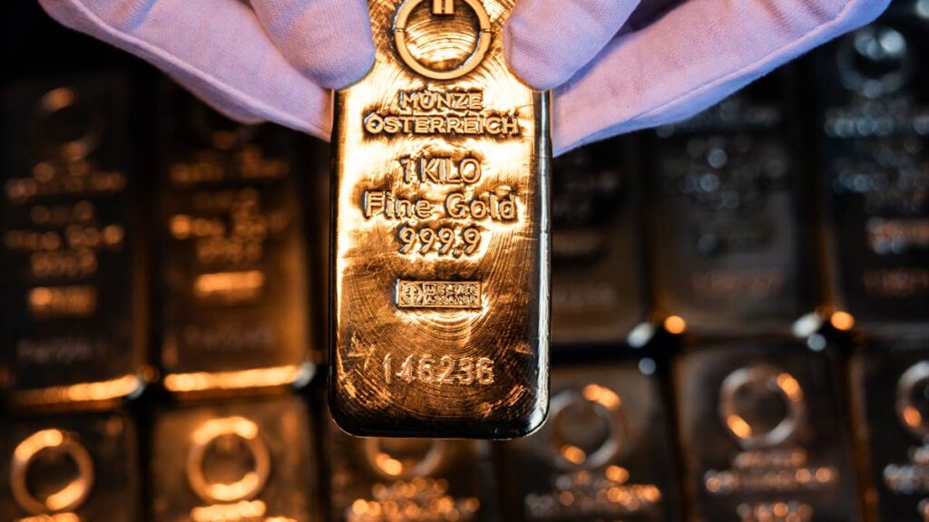 Gold prices break $4,000 as investors brace for crucial test